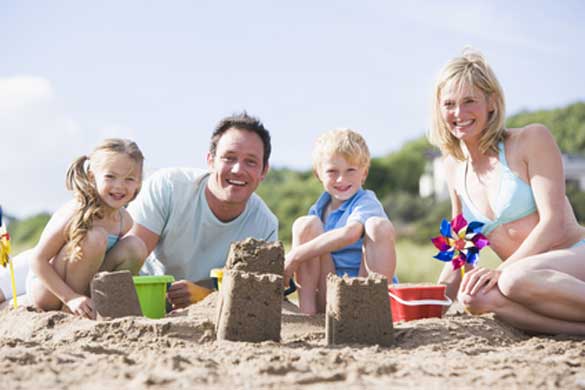 family-vacation-beach