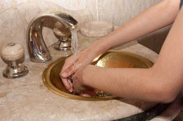 girl-washing-hands