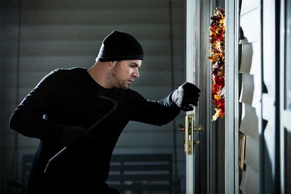 Burglar-at-Christmas
