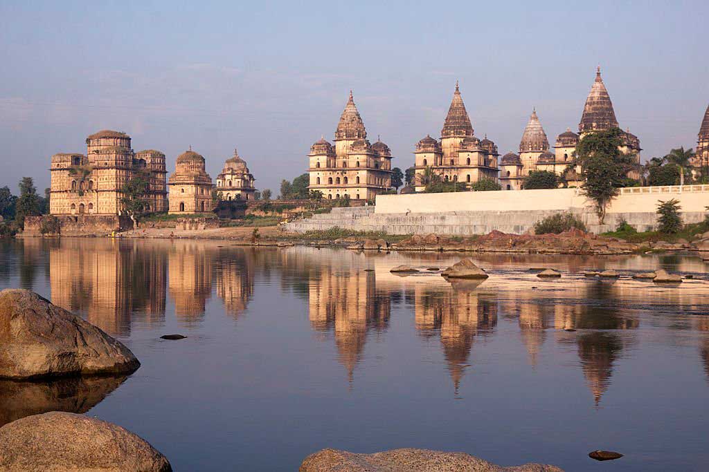 Drive to Orchha, explore the length and breadth of India