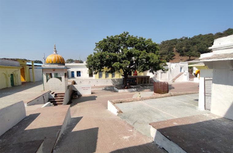 Kamadgiri temple