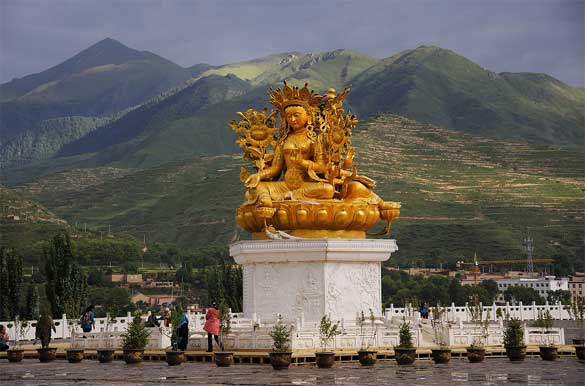 Four-Sided-Buddist-Statue