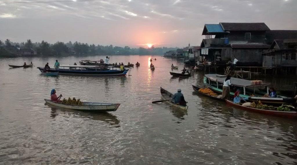 Floating market in Martapura river Banjarmasin Hotels Guide