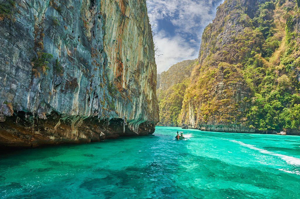 Stunning Places in Phuket Phi-Phi island